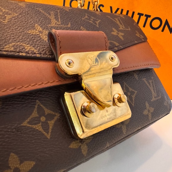 Louis Vuitton Marceau Monogram LV Purse - Picture 4 of 17